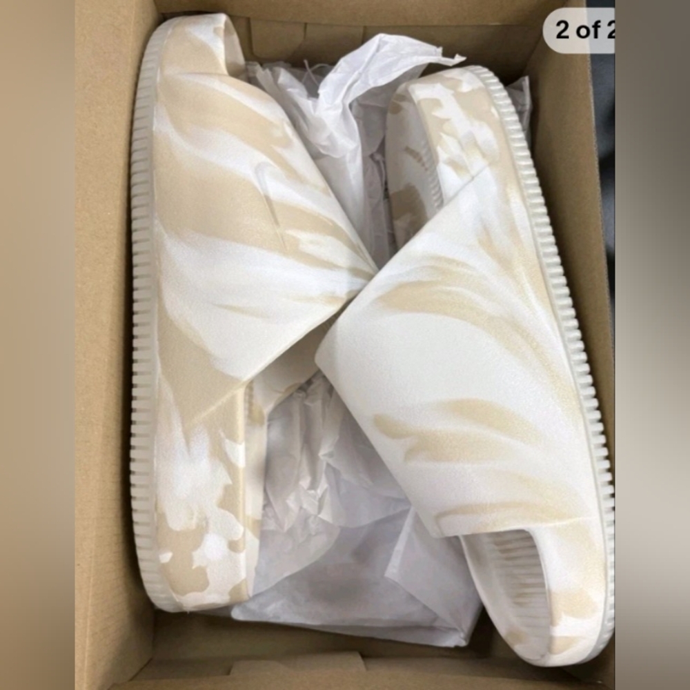 Nike Womens Tan/White Calm Phantom Slip On Sandals Size 11! NIB. 🤎🤍